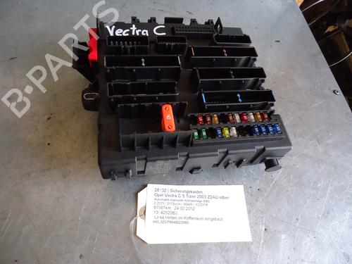 Used Fuse box OPEL VECTRA C GTS (Z02) 2.2 DTI 16V (F68) (125 hp) 13444018