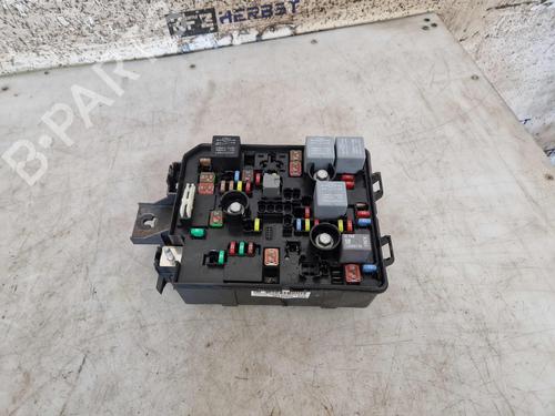 Used Fuse box Fuse box 39102680 39102680