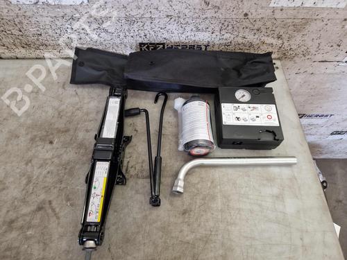 Used Jack Kit VW POLO VI (AW1, BZ1, AE1) 1.0 MPi (80 hp) 30270032