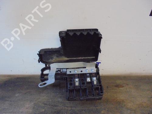 Caja reles / fusibles OPEL CORSA D (S07) 1.4 (L08, L68) (120 hp) 13399546