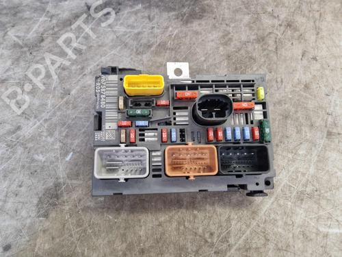 Used Fuse box Fuse box 38557723 38557723