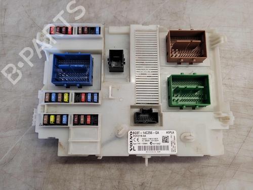 Used Fuse box VOLVO V60 I (155) T4 (180 hp) 24950311