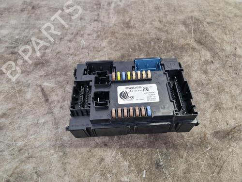 Used Fuse box Fuse box 38750588 38750588