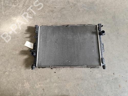 Radiateur à eau VOLVO V60 I (155) T4 (180 hp) 32989847