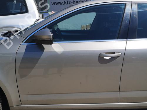 Used Left front door Left front door SKODA OCTAVIA III Combi (5E5, 5E6) 1.6 TDI (105 hp) 33819371 33819371