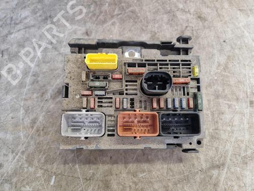 Used Fuse box Fuse box 38535107 38535107