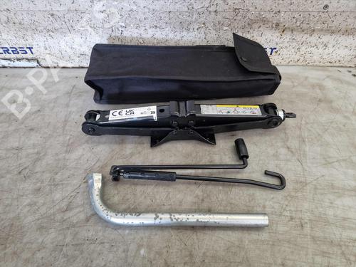 Used Jack Kit VW TOURAN (5T1) 2.0 TDI (150 hp) 26238175