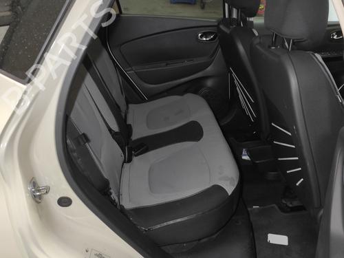 rear-seat-renault-captur-i-j5_-h5_-2013-27993089 main image