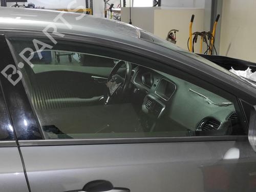 front-right-door-window-volvo-v40-cross-country-526-2012-2013-2014-2015-2016-2017-2018-2019-36236381 main image