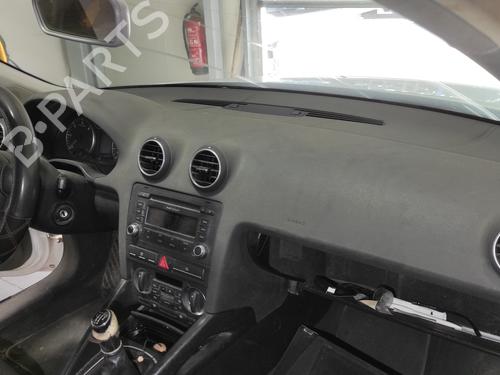 Instrumentbord AUDI A3 (8P1) 1.9 TDI | BP25435576C46