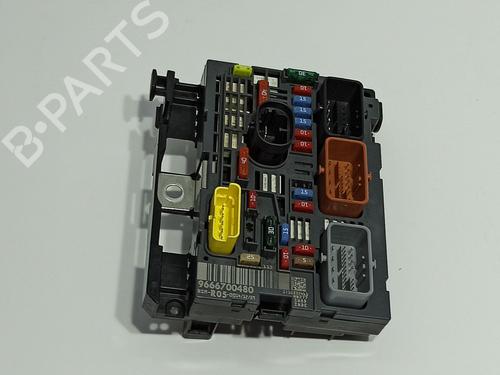 Used Fuse box Fuse box 39407188 39407188