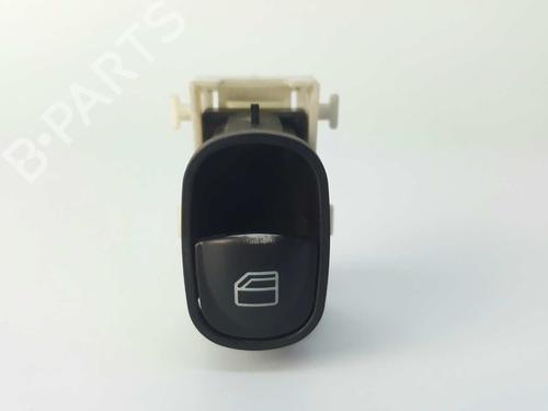 Mando elevalunas delantera derecho MERCEDES-BENZ C-CLASS (W203) C 270 CDI (203.016) (170 hp) 6454688