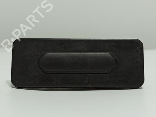 Used Tailgate handle RENAULT CLIO V (B7_) 1.0 TCe 100 (B7MT) (101 hp) 13515527