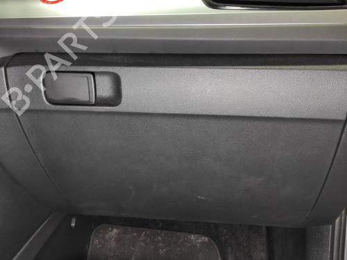 glove-box-vw-t-roc-a11-d11-2017-28062915 main image