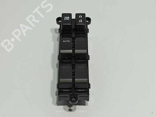 BP10989077I27 main image
