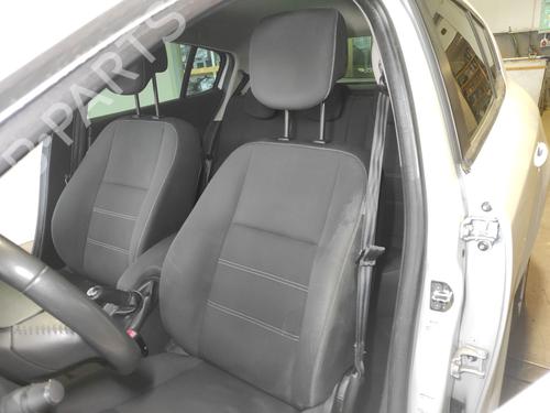 left-front-seat-renault-megane-iii-hatchback-bz01_-b3_-2008-35822556 main image