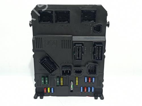 Used Fuse box PEUGEOT 407 (6D_) 2.0 (6DRFNB, 6DRFNE) (136 hp) 11331183