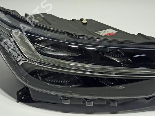 Højre forlygte VOLVO XC40 (536) T3 (156 hp) 31722030