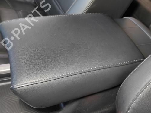 armrest-center-console-honda-cr-v-v-rw_-rt_-20-e-cvt-hybrid-rt5-2016-19426349 main image