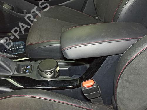 armrest-center-console-toyota-corolla-estate-_e21_-20-hybrid-mzeh12-2019-16755305 main image