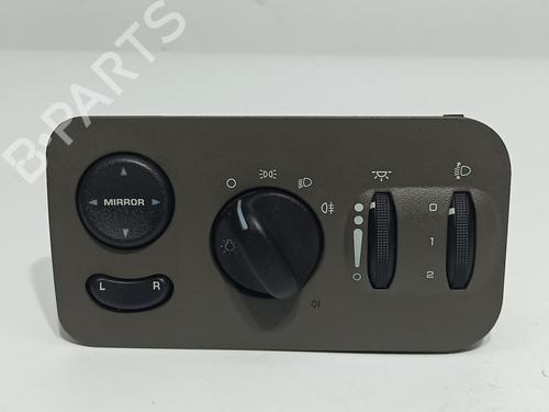 Used Headlight switch CHRYSLER VOYAGER / GRAND VOYAGER IV (RG) 2.5 CRD (143 hp) 13744082