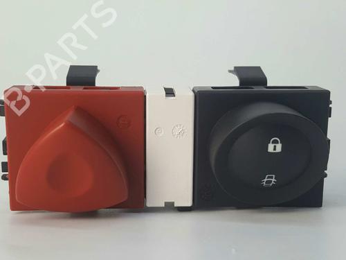 Used Warning switch RENAULT MEGANE II Saloon (LM0/1_) 1.5 dCi (LM02, LM13, LM2A) (101 hp) 8671679