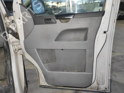 forreste-hjre-bekldning-vw-transporter-t5-van-7ha-7hh-7ea-7eh-2003-32329404 main image