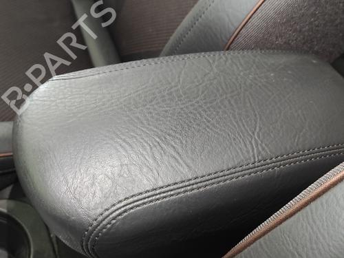 armrest-center-console-fiat-500x-334_-10-334axn1b-2014-19411101 main image