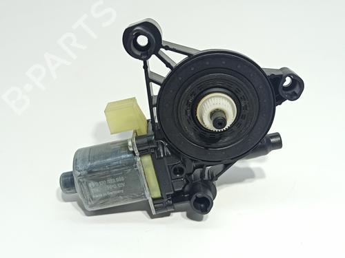 Rudehejsemotor bagstkærm venstre AUDI A4 B9 Avant (8W5, 8WD) 2.0 TDI (150 hp) 19579065