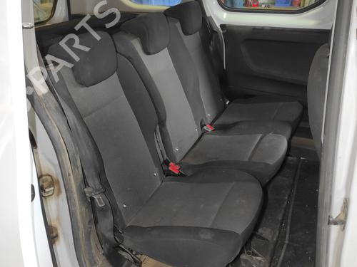 rear-seat-peugeot-rifter-2018-34612475 main image