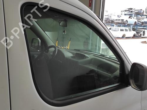 dr-rude-hjre-foran-peugeot-partner-tepee-2008-24603510 main image