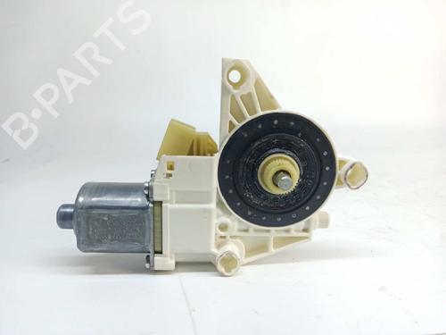 Portierruitmotor linksvoor MERCEDES-BENZ C-CLASS (W204) [2007-2015]  8889078