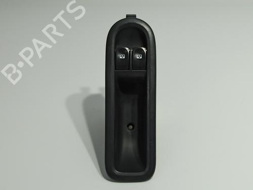 Used Left front window switch RENAULT CLIO III (BR0/1, CR0/1) [2005-2014]  30741033