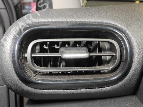 air-vent-toyota-yaris-_p21_-_pa1_-_ph1_-2020-34625828 main image
