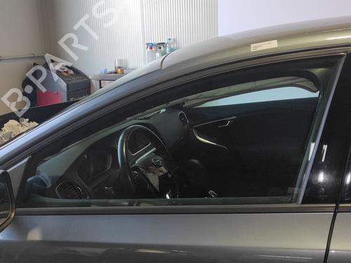 front-left-door-window-volvo-v40-cross-country-526-2012-2013-2014-2015-2016-2017-2018-2019-36236382 main image