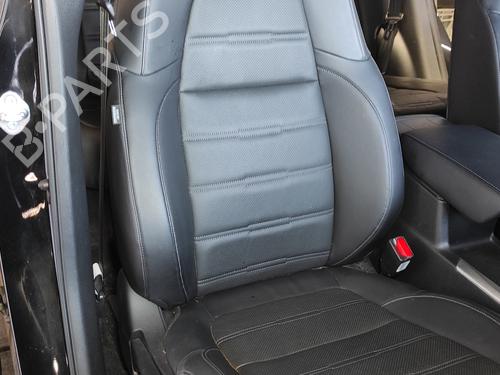 right-front-seat-honda-cr-v-v-rw_-rt_-20-e-cvt-hybrid-rt5-2016-19426350 main image
