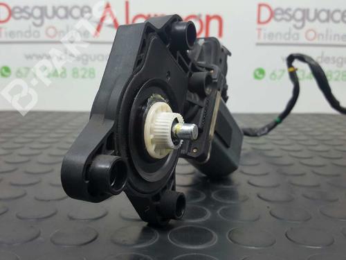 Portierruitmotor linksachter MERCEDES-BENZ S-CLASS (W220) S 320 CDI (220.026, 220.126) | BP2740939E23 
