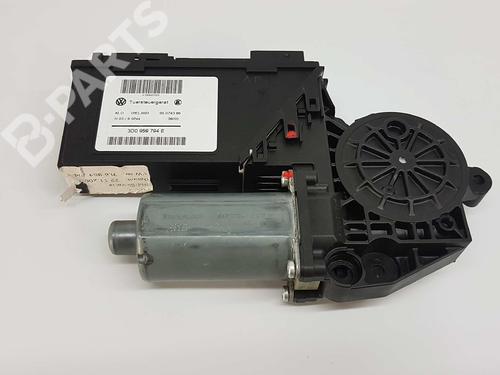 Used Right rear window motor VW TOUAREG (7LA, 7L6, 7L7) 2.5 R5 TDI (174 hp) 7504776