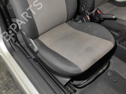 Sedile anteriore destro OPEL CORSA C (X01) 1.2 Twinport (F08, F68) | BP25014772C16