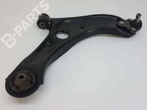 Used Right front suspension arm HYUNDAI TUCSON (TL, TLE) 1.7 CRDi (116 hp) 8198450