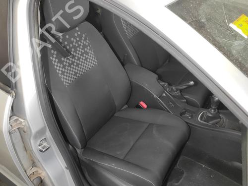 right-front-seat-renault-megane-iii-hatchback-bz01_-b3_-2008-37719812 main image