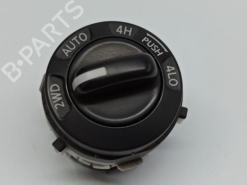 switch-nissan-pathfinder-iii-r51-25-dci-2005-5218908 main image
