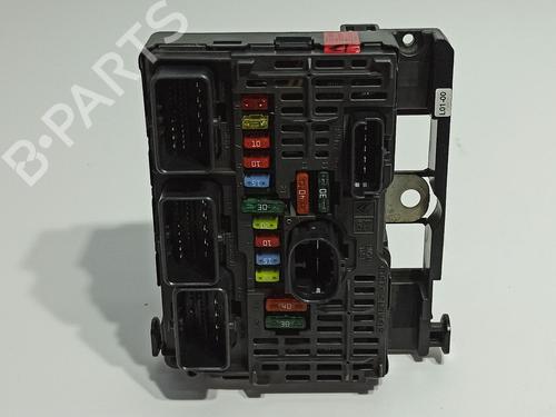 Used Fuse box Fuse box 39033176 39033176