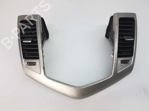 Used Air vent CHEVROLET CRUZE (J300) 2.0 CDI (150 hp) 11639330