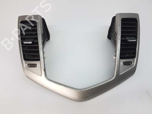 Air vent CHEVROLET CRUZE (J300) 2.0 CDI (150 hp) 95999100 | 94567907 94567909