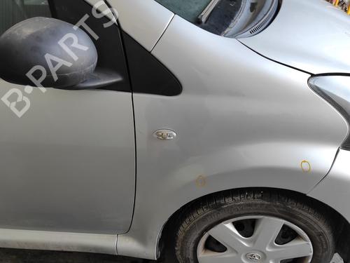 Używane Błotnik przedni prawy TOYOTA AYGO (_B1_) 1.0 (KGB10_, KGB10R) (68 hp) 15258091