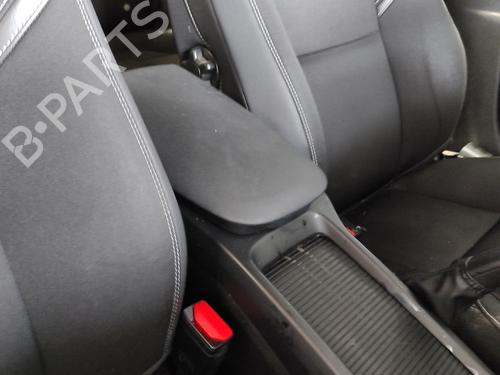 armrest-center-console-volvo-v40-hatchback-525-d3-2012-2013-2014-2015-2016-2017-2018-2019-13697800 main image