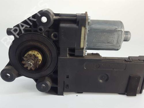 Moteur de lève-vitre avant gauche RENAULT MEGANE III Hatchback (BZ0/1_, B3_) 1.5 dCi (BZ0C) (90 hp) 4394485