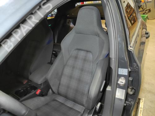 left-front-seat-vw-golf-viii-cd1-da1-2019-40107809 main image