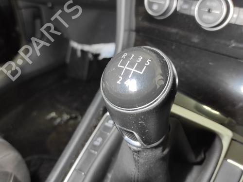 shift-knob-vw-golf-vii-variant-ba5-bv5-2013-2014-2015-2016-2017-2018-2019-2020-2021-2022-26655836 main image